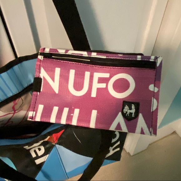 Vaho Trashion Tote with Detachable Coin Purse - Picture 8 of 8